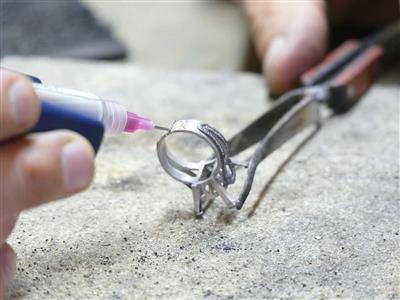 Brasure en pâte Or rouge 751-3 65%, seringue de 8 gr - Image Standard - 2