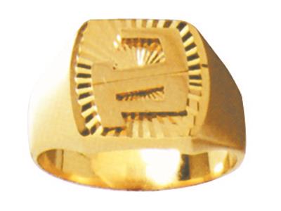 Chevalière massive tournée doigt avec monogramme, 12 x 12 mm, Or jaune 18k. Réf. 681